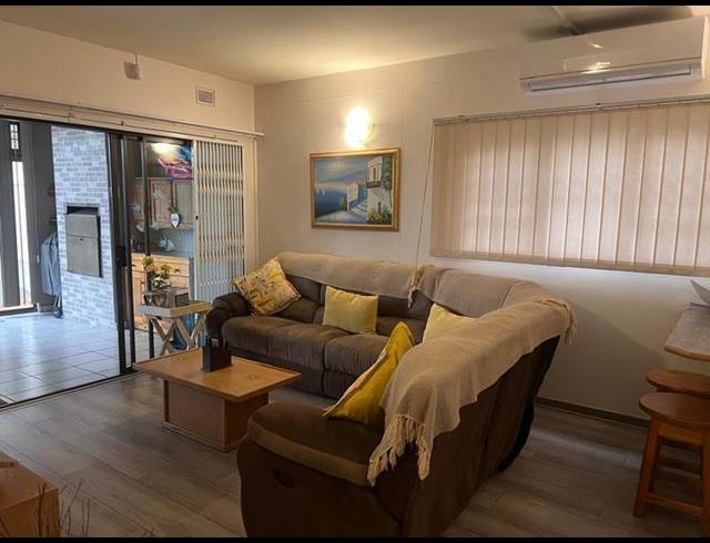 2 BEDROOM APARTMENT FOR SALE IN MANABA BEACH